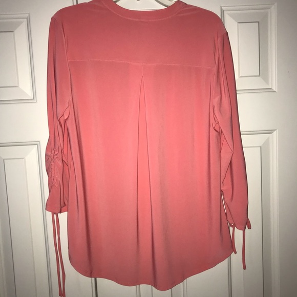 NWT New Directions Blouse with Tie Sleeve Size L. - Picture 2 of 6